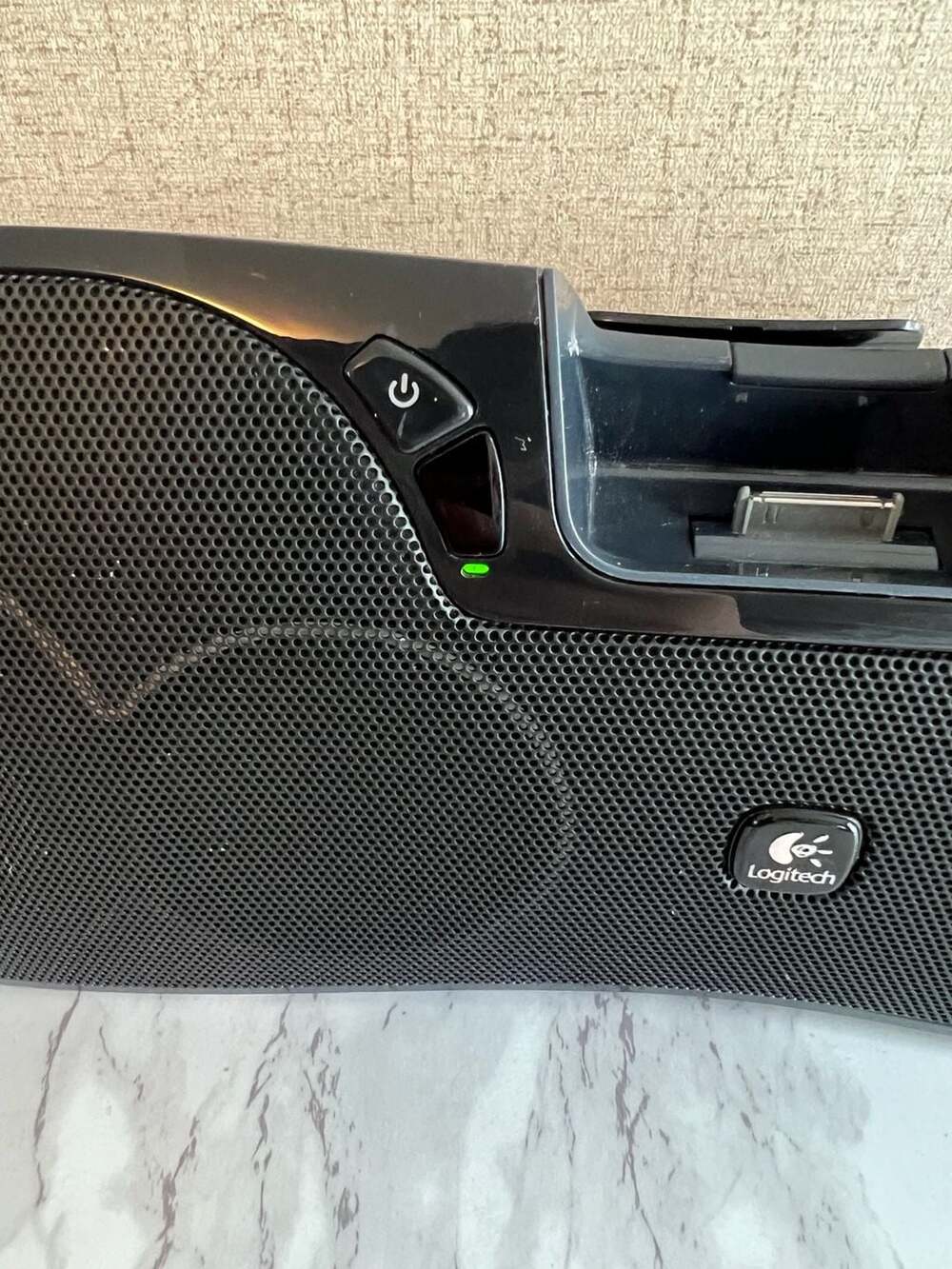 Logitech Rechargeable Speaker S715i for iPod/iPhone - Picture 2 of 12